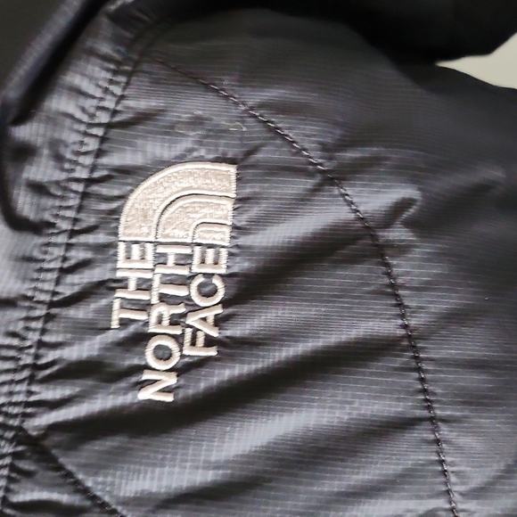 The North Face black lighter-weight patterned coat - Picture 7 of 12